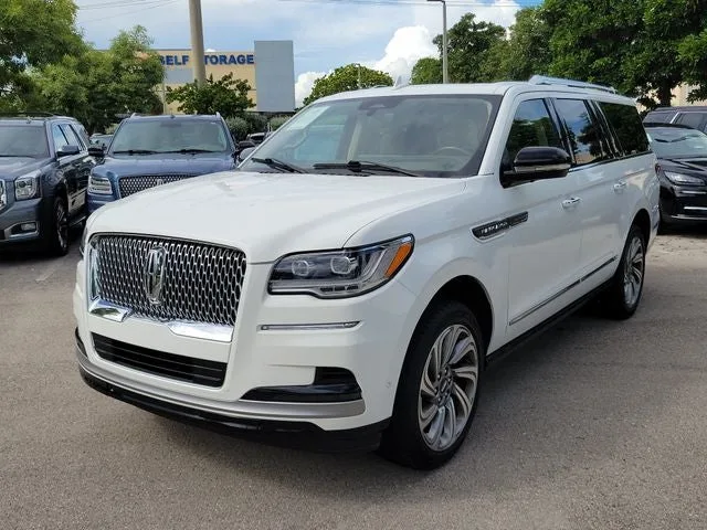 2022 Lincoln Navigator L Reserve photo 3