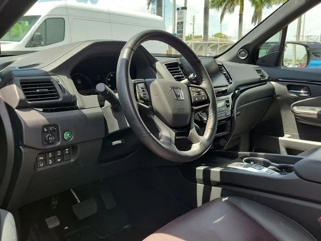 2025 Honda Ridgeline Black Edition photo 8