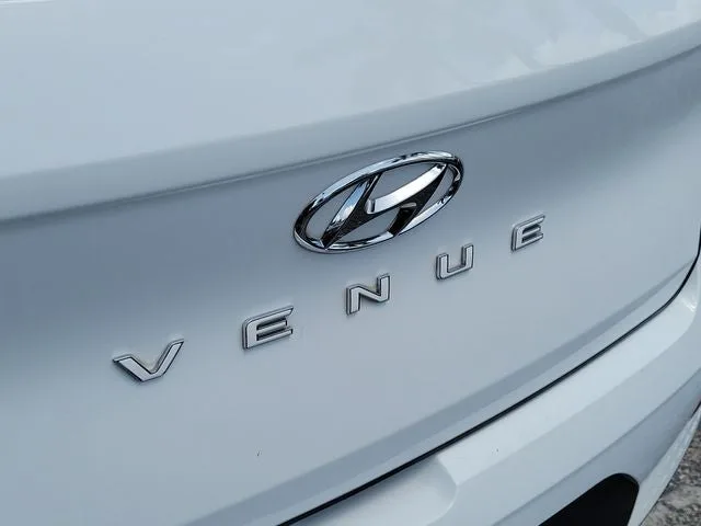 2022 Hyundai Venue Limited photo 5