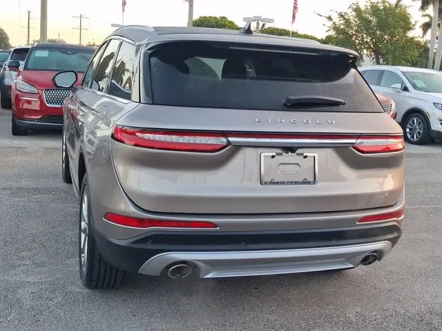 2021 Lincoln Corsair Standard photo 3