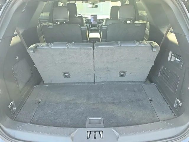 2023 Ford Explorer ST photo 6