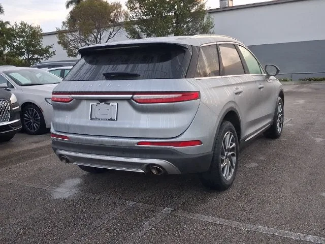 2022 Lincoln Corsair Standard photo 4