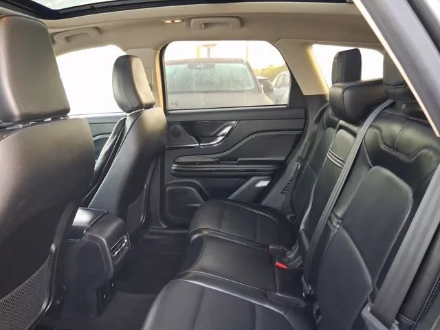 2023 Lincoln Corsair Standard photo 6