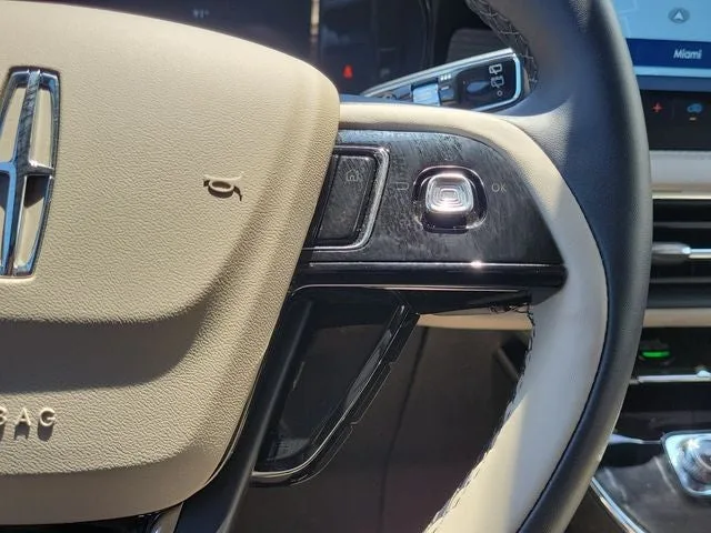 2025 Lincoln Corsair Premiere photo 22