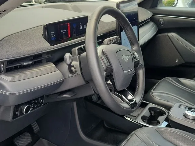 2024 Ford Mustang Mach-E Premium photo 8