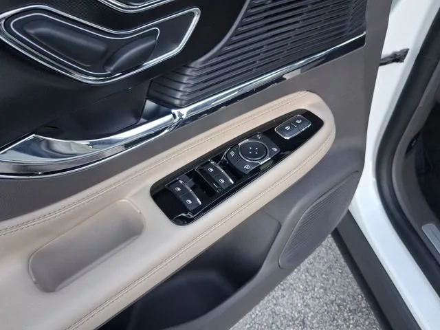 2022 Lincoln Corsair Standard photo 14
