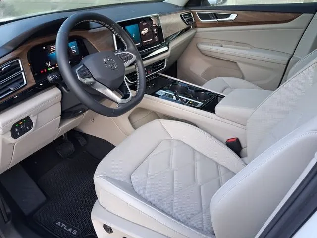 2026 Volkswagen Atlas 2.0T SE w/Technology photo 11