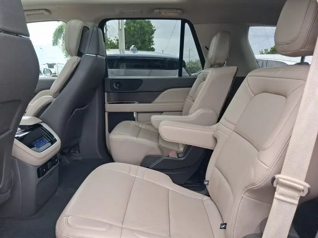 2023 Lincoln Navigator Reserve photo 6