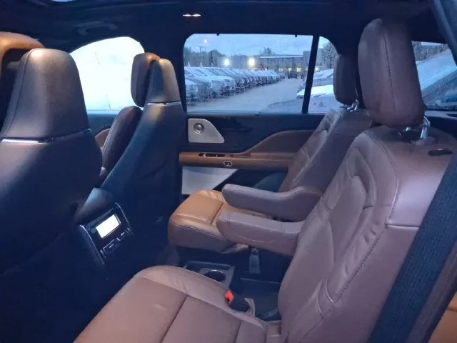 2024 Lincoln Aviator Reserve Premium photo 6