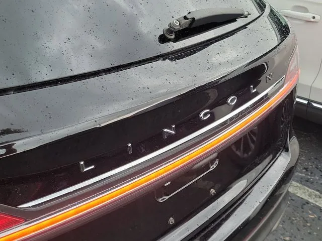 2023 Lincoln Nautilus Standard photo 5