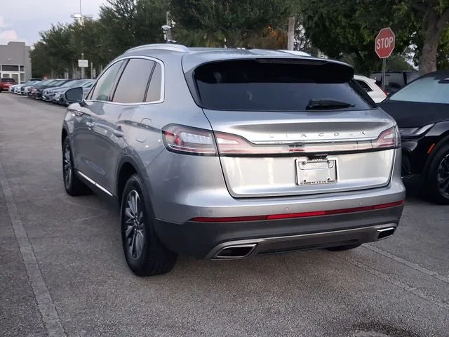 2023 Lincoln Nautilus Standard photo 3