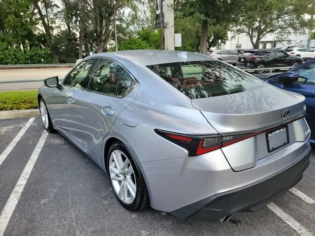 2025 Lexus IS 300 photo 4