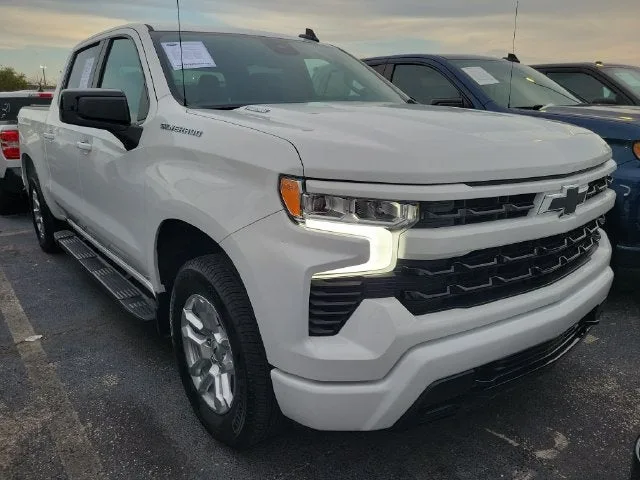 2025 Chevrolet Silverado 1500 RST photo 2