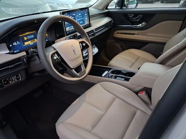 2024 Lincoln Corsair Premiere photo 11