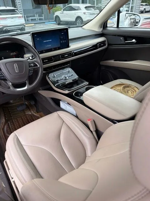 2022 Lincoln Nautilus Standard photo 3