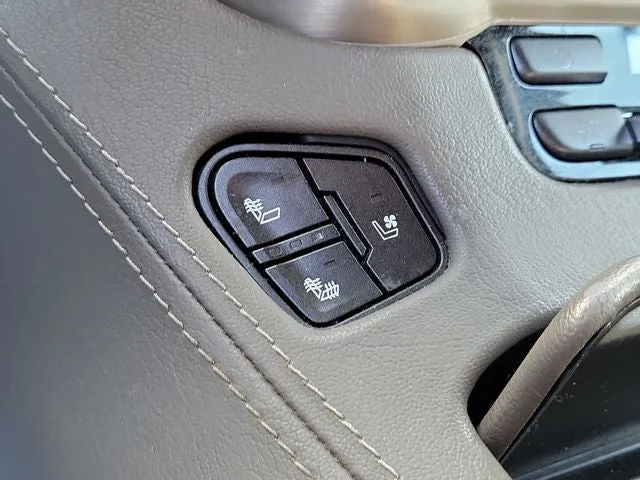 2019 GMC Yukon XL Denali photo 32