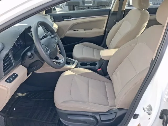 2020 Hyundai Elantra SEL photo 12