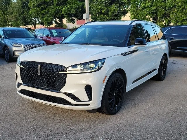 2025 Lincoln Aviator Reserve Premium photo 3