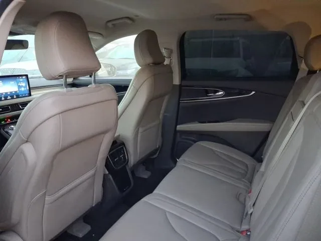 2023 Lincoln Nautilus Standard photo 5