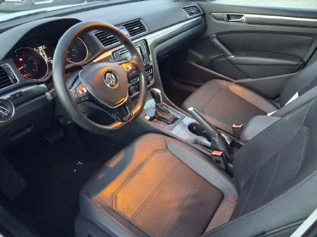 2017 Volkswagen Passat 1.8T SE photo 11
