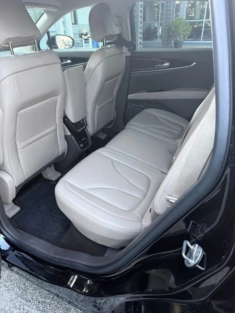 2023 Lincoln Nautilus Standard photo 3