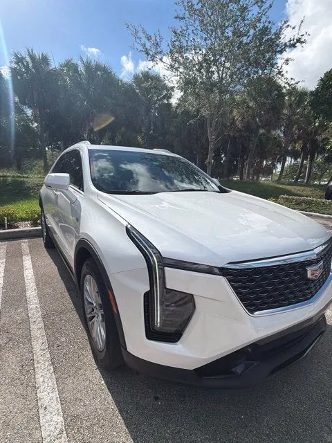 2024 Cadillac XT4 Premium Luxury photo 3