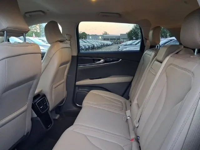 2023 Lincoln Nautilus Standard photo 6
