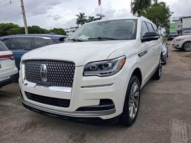 2023 Lincoln Navigator Reserve photo 2