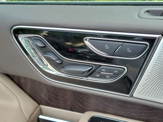 2022 Lincoln Navigator L Reserve photo 17