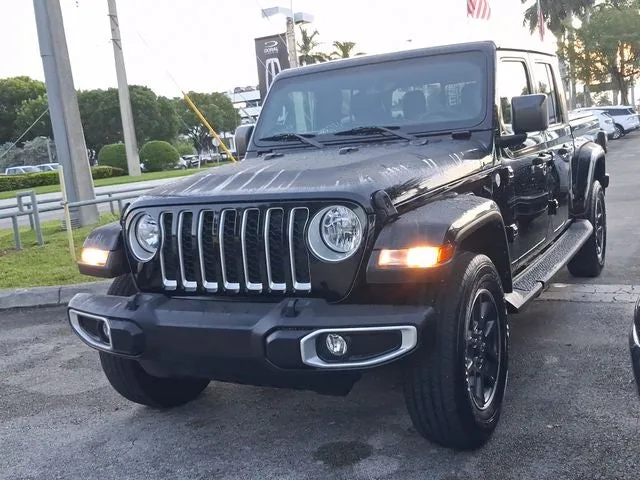 2022 Jeep Gladiator Overland photo 2