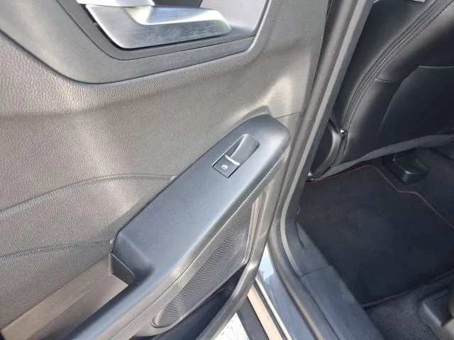 2023 Ford Escape ST-Line photo 10