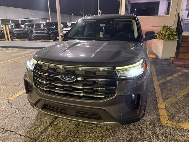 2025 Ford Explorer Active photo 2