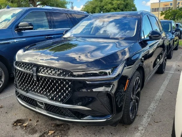 2024 Lincoln Nautilus Black Label photo 3