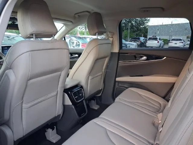 2023 Lincoln Nautilus Standard photo 5