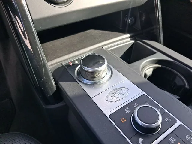2020 Land Rover Discovery SE photo 19