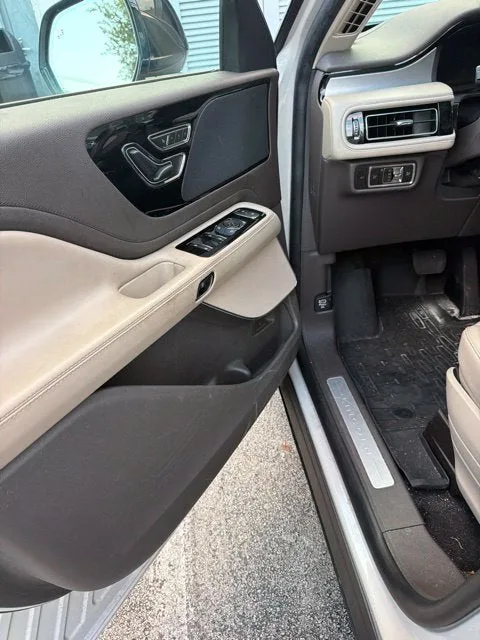 2023 Lincoln Aviator Standard Premium photo 5