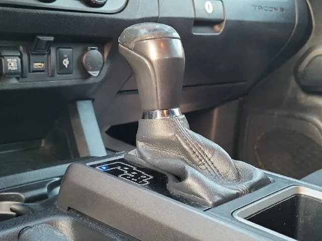 2020 Toyota Tacoma TRD Off-Road V6 photo 31