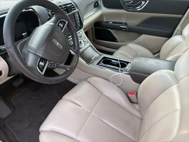 2020 Lincoln Continental Standard photo 5