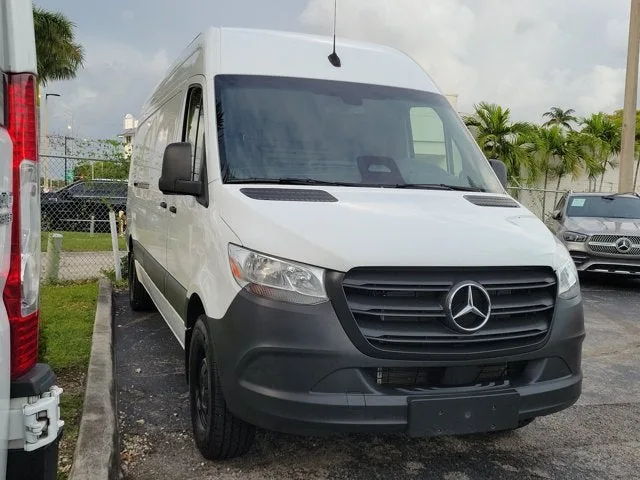 2025 Mercedes-Benz Sprinter 2500 Cargo 170 WB High Roof photo 2