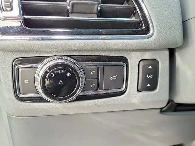 2018 Lincoln Navigator L Reserve photo 15
