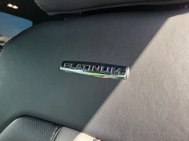 2018 Ford F-250SD Platinum photo 16
