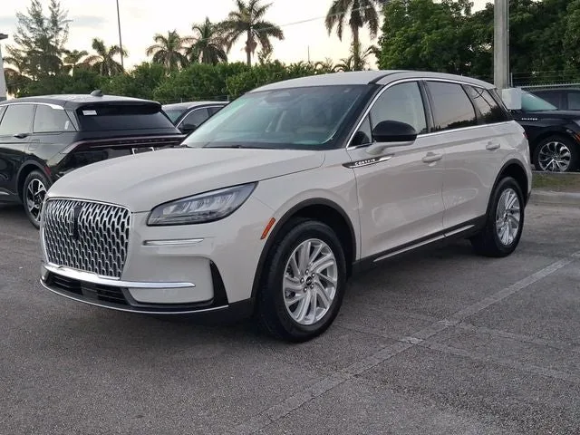 2024 Lincoln Corsair Premiere photo 2