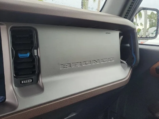 2023 Ford Bronco Outer Banks photo 25