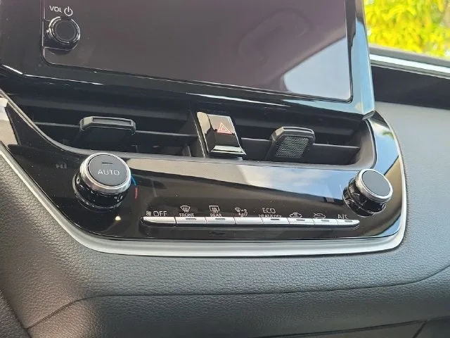 2025 Toyota Corolla LE photo 22