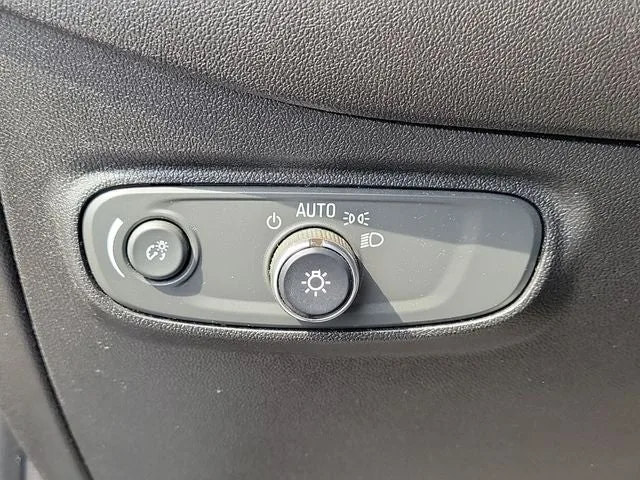 2019 Chevrolet Equinox LS photo 13