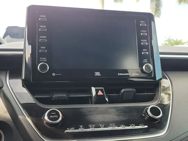 2022 Toyota Corolla Cross LE photo 22