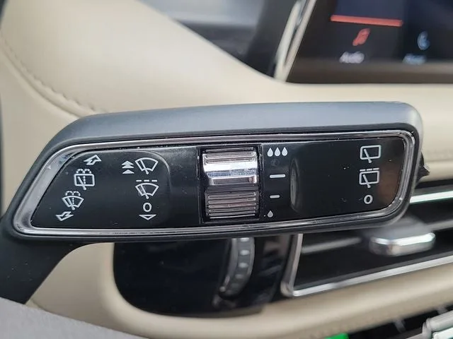 2023 Lincoln Nautilus Standard photo 23