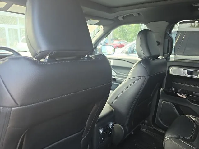 2023 Ford Explorer ST photo 12