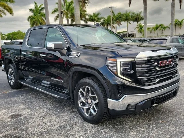 2023 GMC Sierra 1500 SLT photo 2