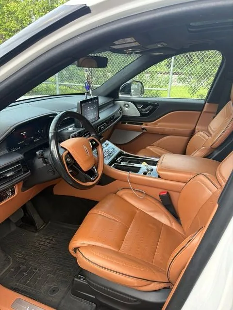 2023 Lincoln Aviator Black Label Premium photo 3